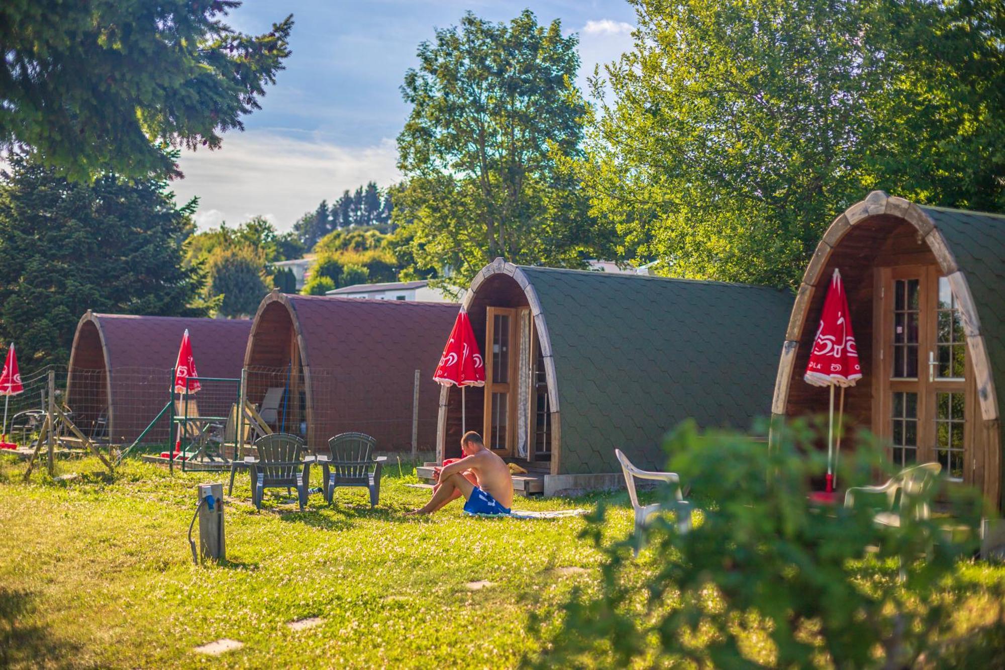 Camping Le Pommier Rustique Hotel Yvoir Exterior photo